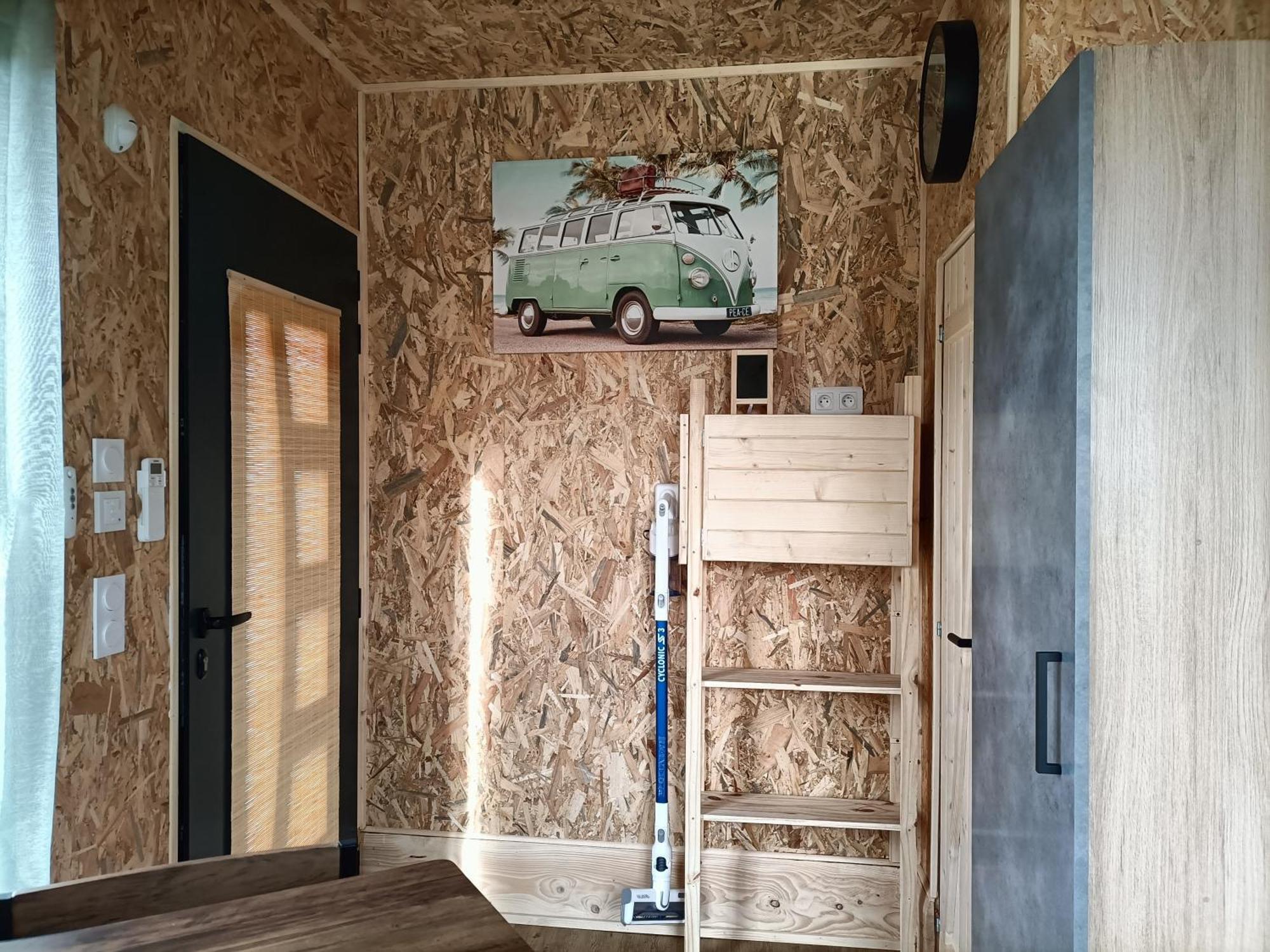 La Cabane Des Jours Heureux Saint-Laurent-de-Carnols Екстериор снимка